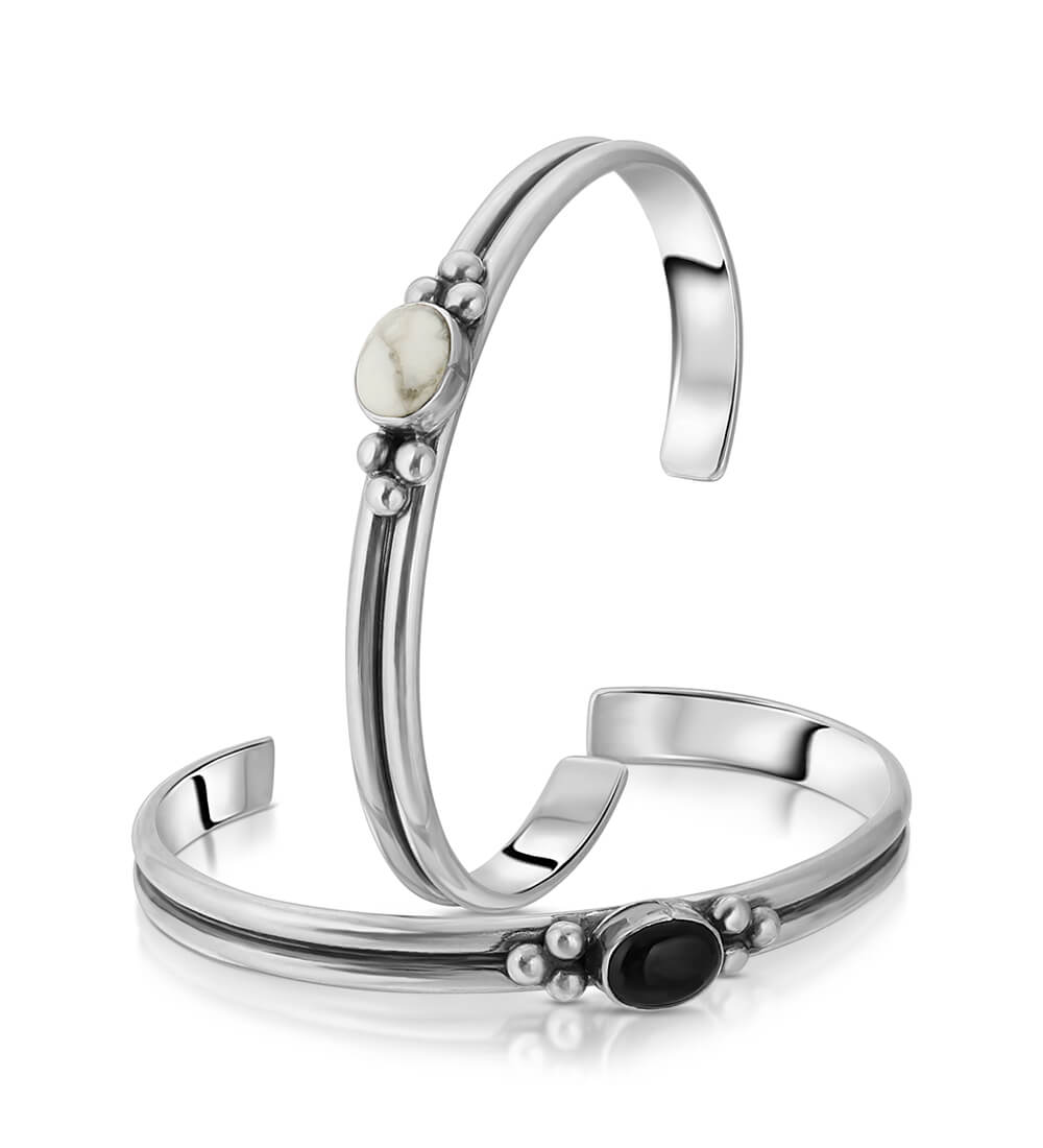 ONYX SINGLE STONE CUFF